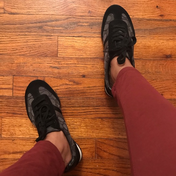 🚨 Black & White Coach Sneakers 🚨 - Picture 5 of 7